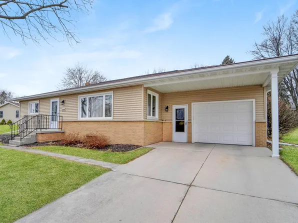 2206 Hickory LANE, New Holstein, WI 53061