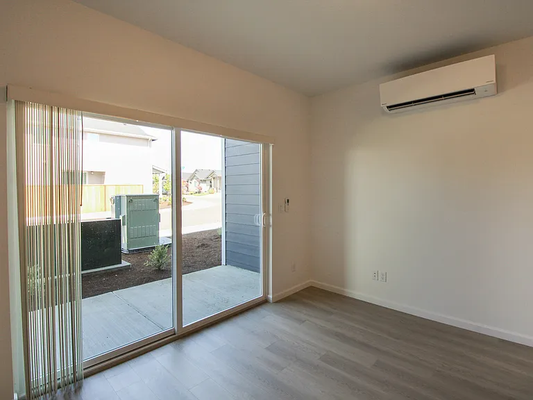 1902 SE Hankel St #13 — Photo 22