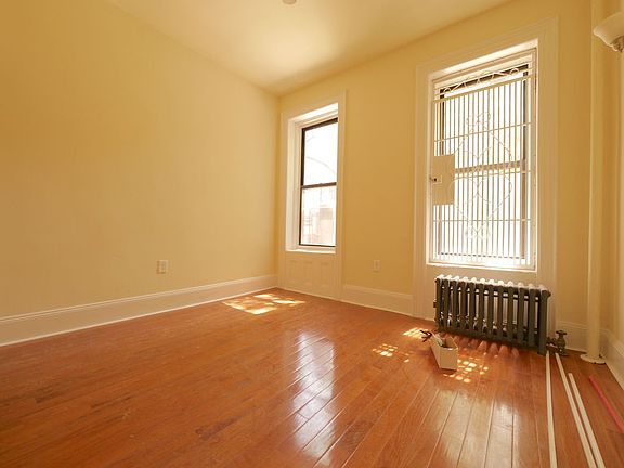 3rd image of 246 E 51st St Frnt 2