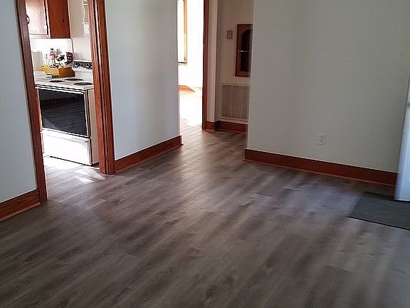 5th image of 129 Perkins St
