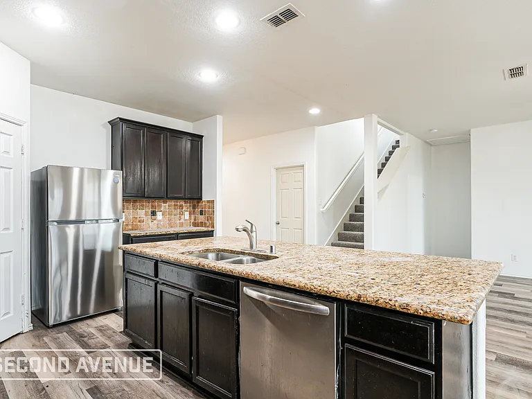 1420 Abby Creek Dr — Photo 4