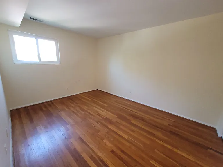 2637 Saint Paul St — Photo 3