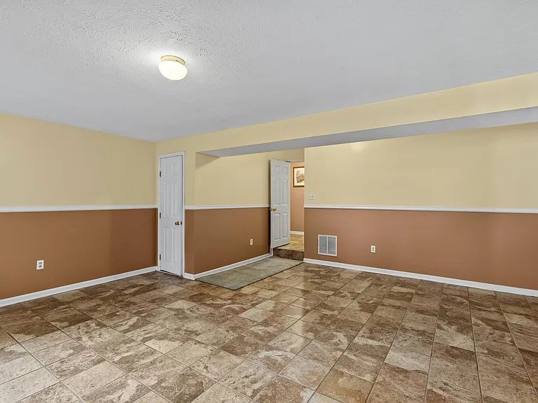 5411 Castlestone Dr — Photo 29