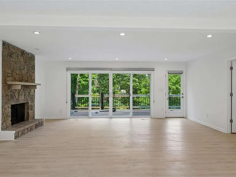 5132 Willow Point Pkwy — Photo 3