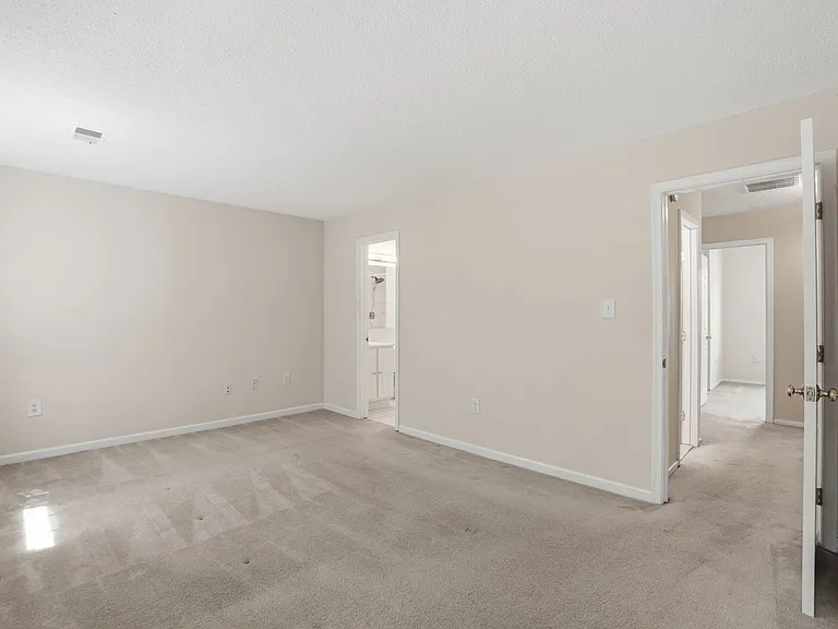 2391 Hunters Square Ct — Photo 10