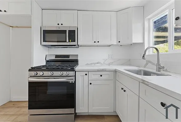 Studio, 500 sqft, $2,000 — Photo 2