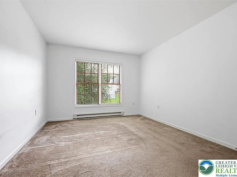86 Northpark Dr E — Photo 42