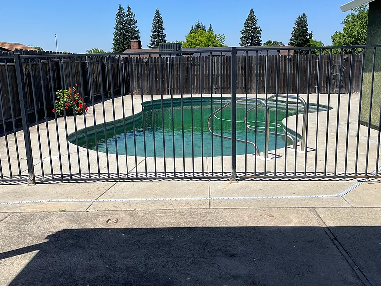 452 Valley View Dr — Photo 12