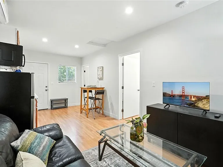 9221 Swinton Ave — Photo 10