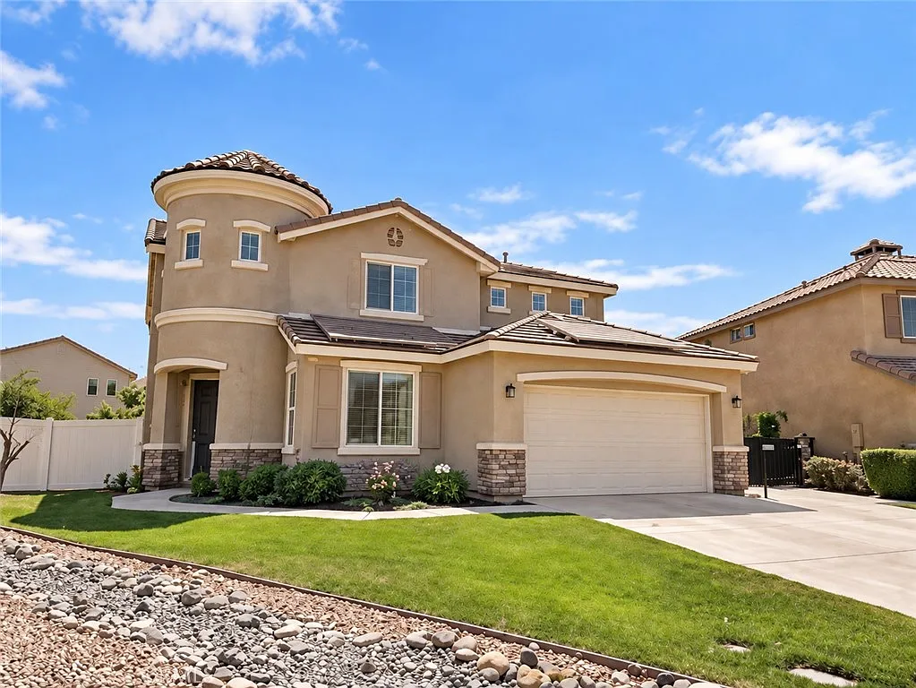 5 bed, 2.5 bath, 2909 sqft, $3,000 — Photo 1