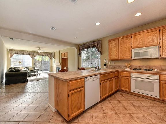 4th image of 117 Robinson Ct