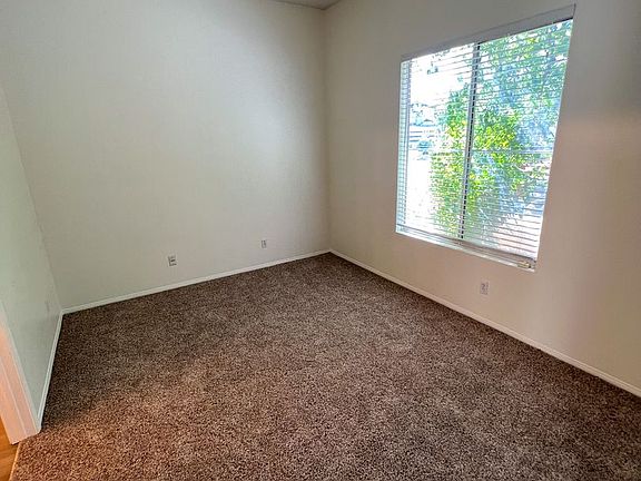5th image of 39645 Breezy Meadow St