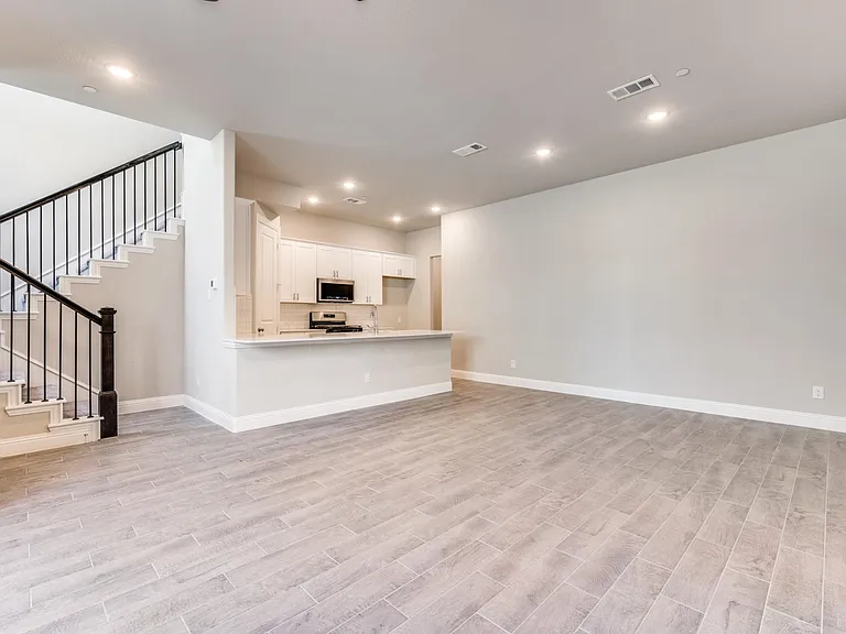 6148 Blythe Dr — Photo 5