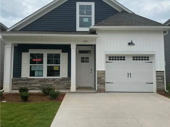 207 Brown Cir, Easley, SC 29642