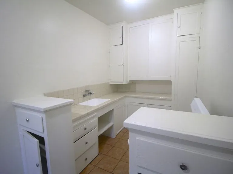 1152 Broad Ave. — Photo 5