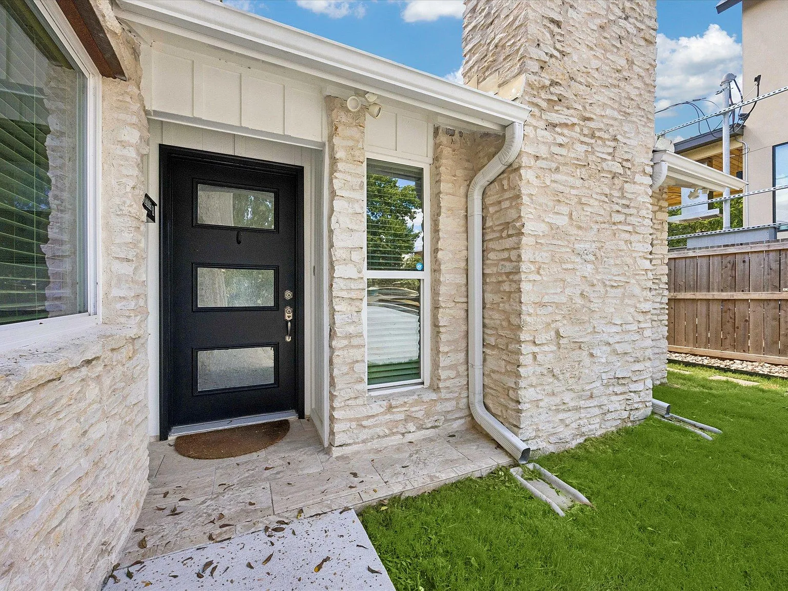 2 bed, 2.0 bath, 1233 sqft, $2,595 — Photo 3