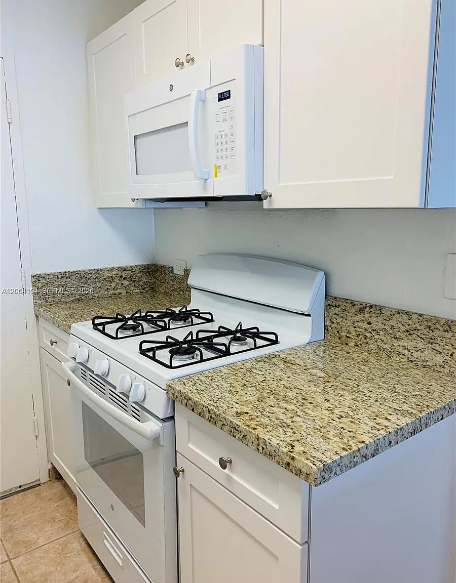 Dadeland Grove Condo — Photo 4