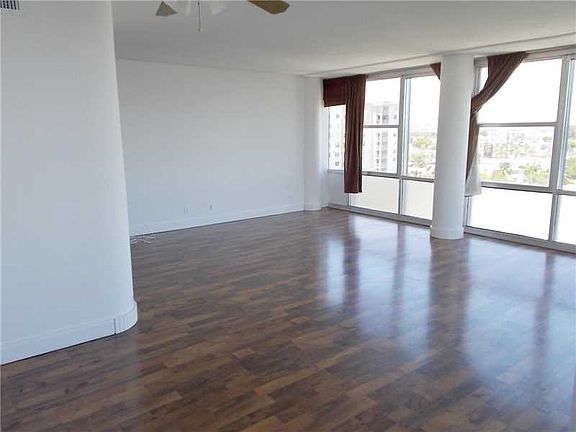 4th image of 900 Bay Dr APT 801