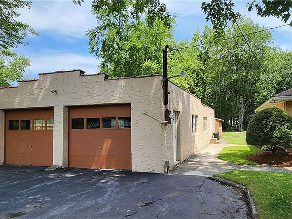 3rd image of 8252 Maple Rd