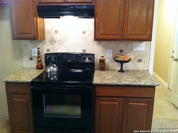 5th image of 217 WHISPERING OAKS ST
