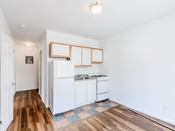 2nd image of 115 Lexington Ave #4AX