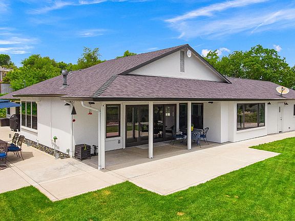 3rd image of 4001 Walnut Dr