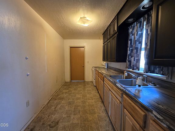 2nd image of 2045 Garden Ave