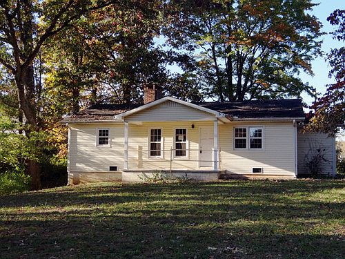 2nd image of 1577 Walter Ln