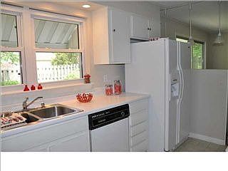 4th image of 4031 Forest Plaza Dr