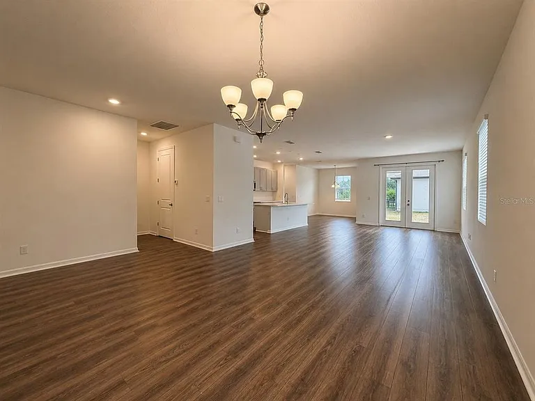 2272 Derwent Dr — Photo 11