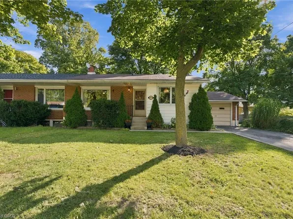 229 Drury Ln, Strathroy Caradoc, ON N7G 3E7