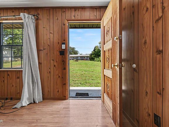 5th image of 311 Shag Rd