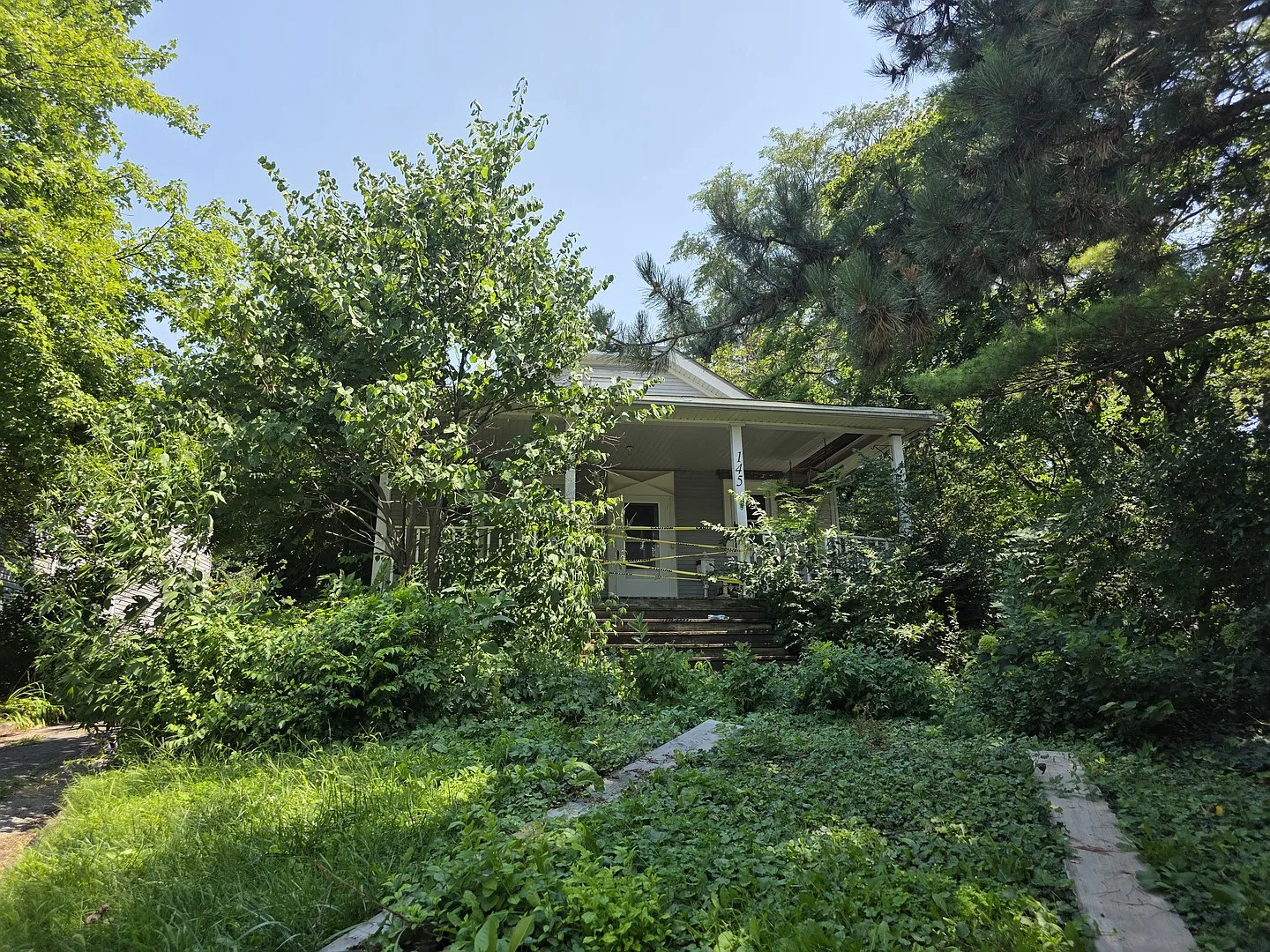 145 N Park Ave photo 1