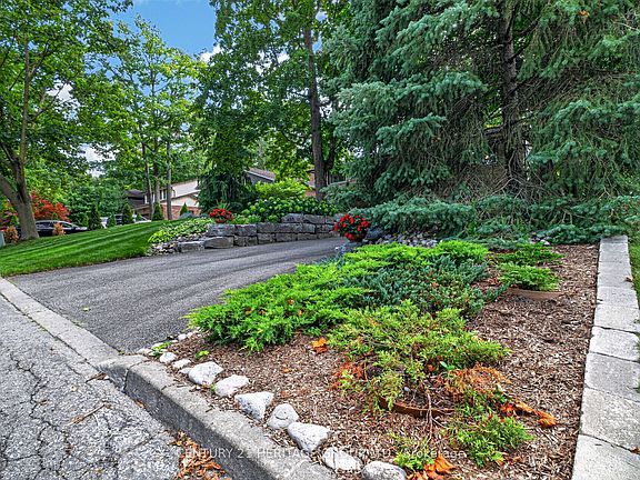 2nd image of 245 Corrie Cres