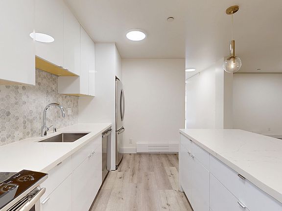 5th image of 2835 Van Ness Ave #10
