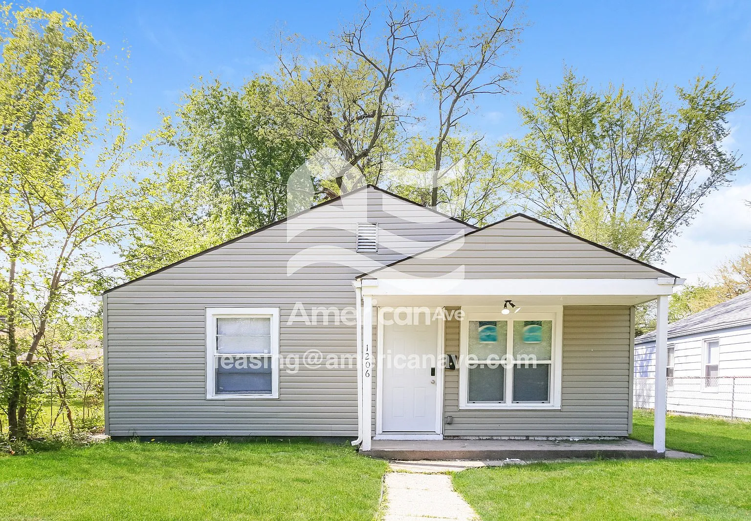 3 bed, 1.0 bath, 1008 sqft, $1,272 — Photo 1