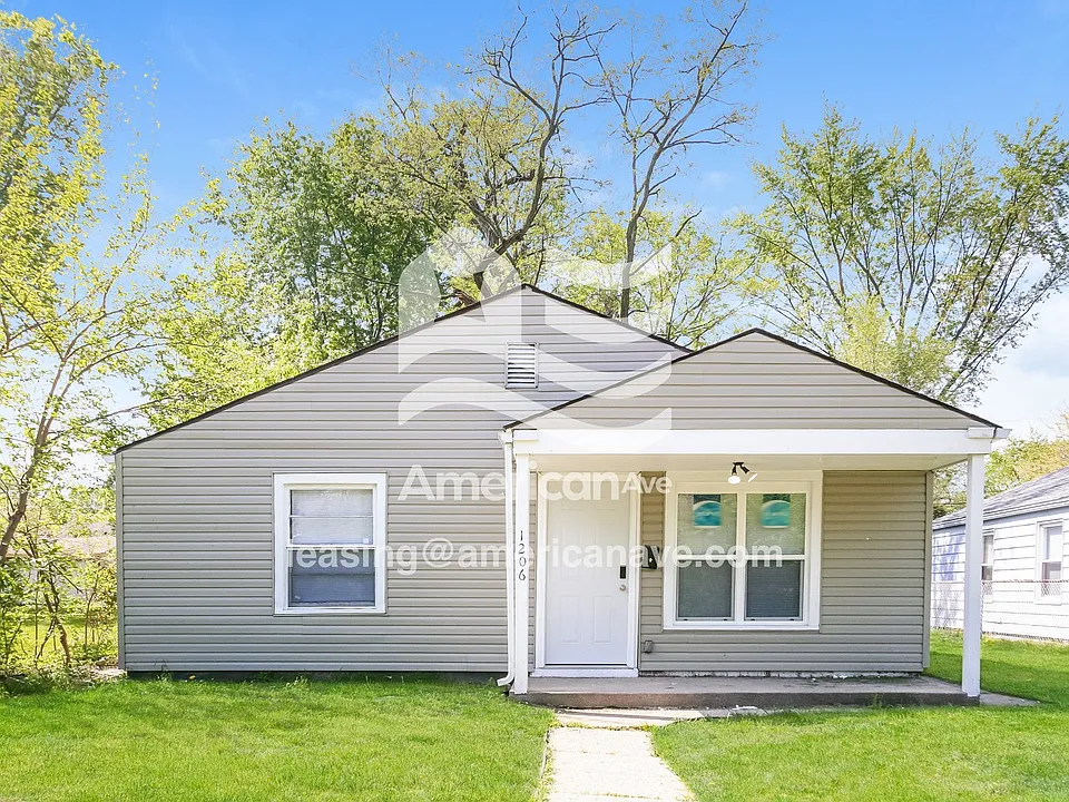 1206 E McKinley Ave
