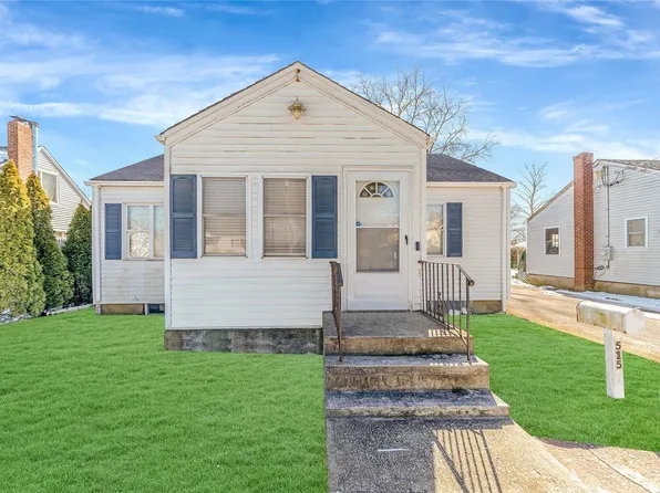 515 Elton Street, Riverhead, NY 11901