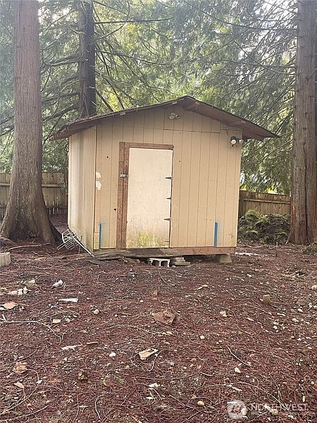 2nd image of 81 E Annas Way