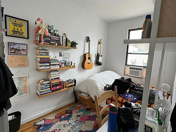 4th image of 440 Lorimer St APT 2