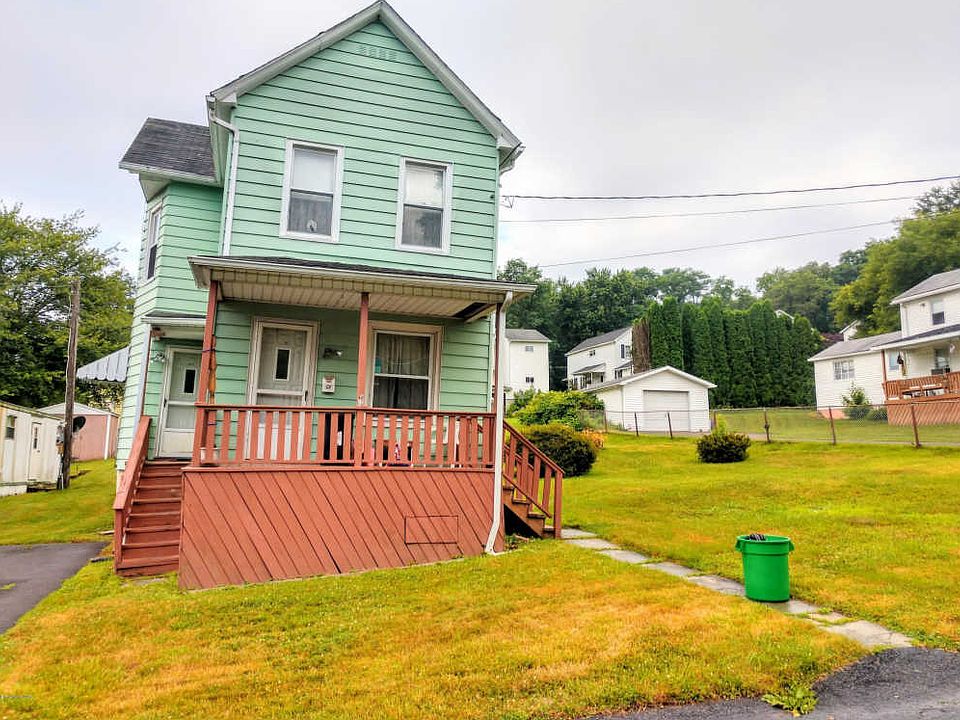 2nd image of 401 Carver St