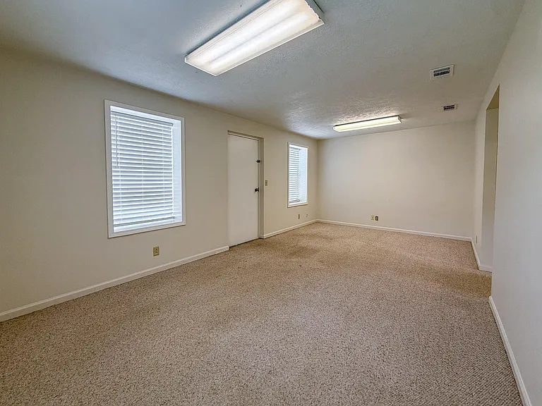 26605 E River Rd #A — Photo 12