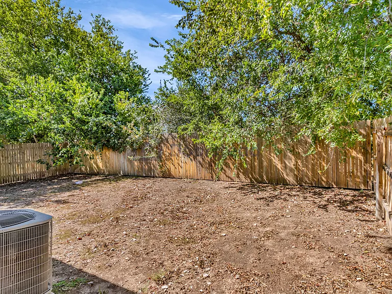121 Naset Dr — Photo 30