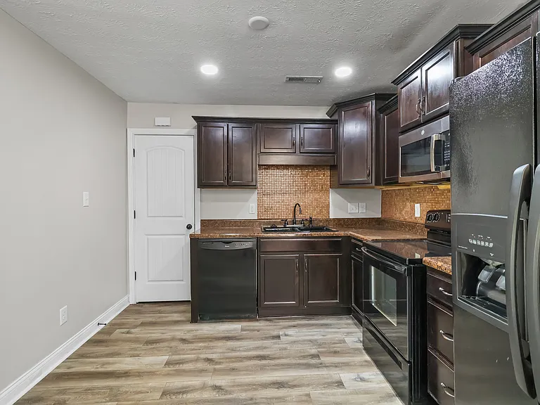 985 Culverson Ct — Photo 13