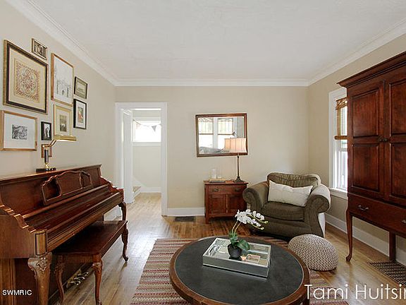 4th image of 1815 Newark Ave SE