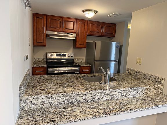 2nd image of 178 Berwick Pl #22M