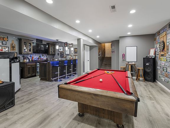 5th image of 1025 Claremont Dr
