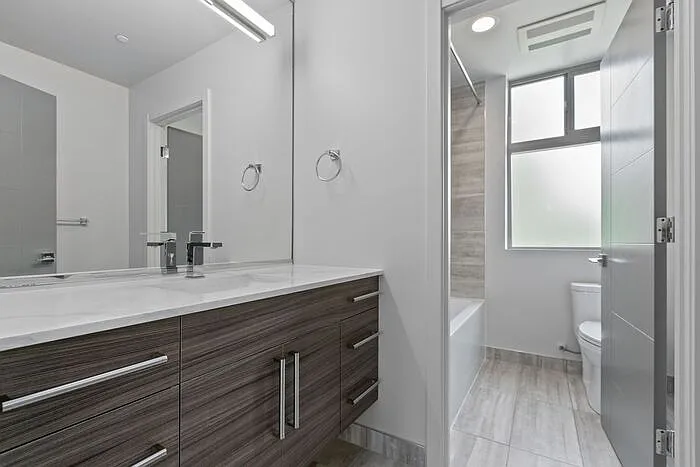 2409 E Thomas St — Photo 18