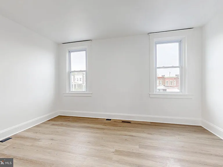 2320 W Lexington St — Photo 19