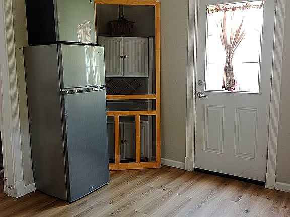4th image of 704 6th St